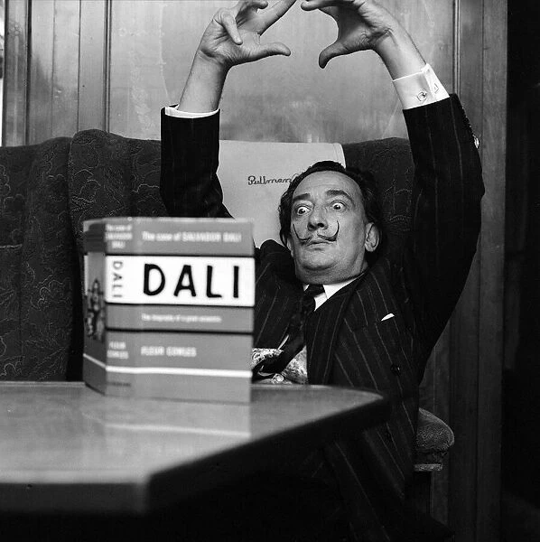 Vrei să vorbești cu Salvador Dalí? Muzeul din Florida îți pune la dispoziție „telefonul homar”. Versiunea digitală a artistului răspunde la 400-500 întrebări zilnic