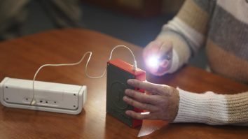 Cum poate vedea eclipsa o persoană oarbă? Cercetătorii americani au făcut posibilă observarea fenomenului printr-un dispozitiv