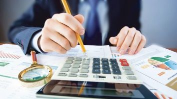 Eurostat: Românii plătesc printre cele mai mici preţuri din Uniunea Europeană la energie electrică şi gaze naturale