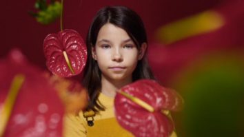 Filmul inovator Guvernul Copiilor 2, regizat de Ioana Mischie, va putea fi vizionat din 26 aprilie, invitându-ne să descoperim o colecție de viitoruri spectaculoase