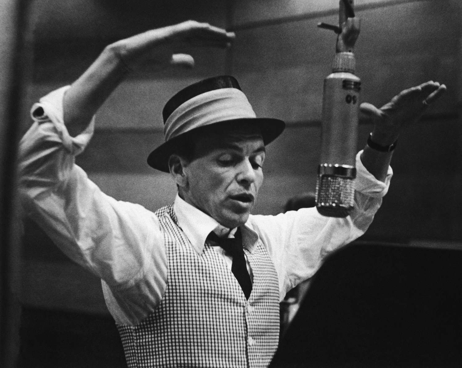 Scorsese va regiza un film despre viața lui Frank Sinatra. DiCaprio și Jennifer Lawrence vor fi actorii principali
