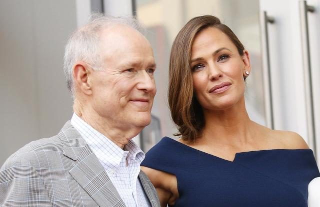 Jennifer Garner a anunțat că tatăl ei „bun și genial”, William John Garner, a murit la vârsta de 85 de ani