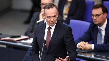 Ministrul german al Transporturilor ameninţă că va interzice circulaţia cu maşina în weekend-uri, pentru protejarea mediului