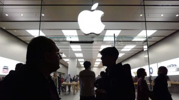Acțiunile Apple Inc. au înregistrat cel mai slab trimestru din ultimii zece ani. Acestea au scăzut cu 12% de la începutul anului
