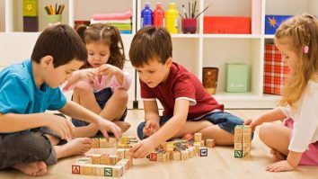 Copiii au nevoie de autonomie și independență. Psiholog: „Există posibilitatea de a controla timpul petrecut în fața calculatoarelor, dar e complicat pentru că formele de învățământ folosesc tehnologia”