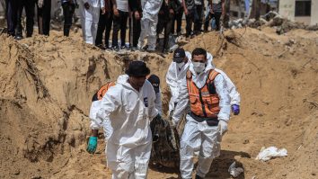 Aproape 400 de cadavre au fost găsite într-o groapă comună de la un spital din Gaza. ONU solicită o anchetă internațională