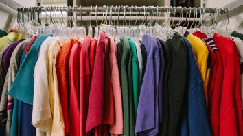 Românii cheltuie anual aproape 20 mld. lei pe haine. Jumătate din sumă merge către îmbrăcămintea pentru femei