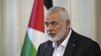 Trei copii și patru nepoți ai liderului Hamas, Ismail Haniyeh, au fost uciși într-un atac israelian. Momentul când a primit vestea