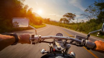 Ești motociclist? Nu vei mai fi obligat să ai extinctor, triunghi reflectorizant și trusă de prim-ajutor