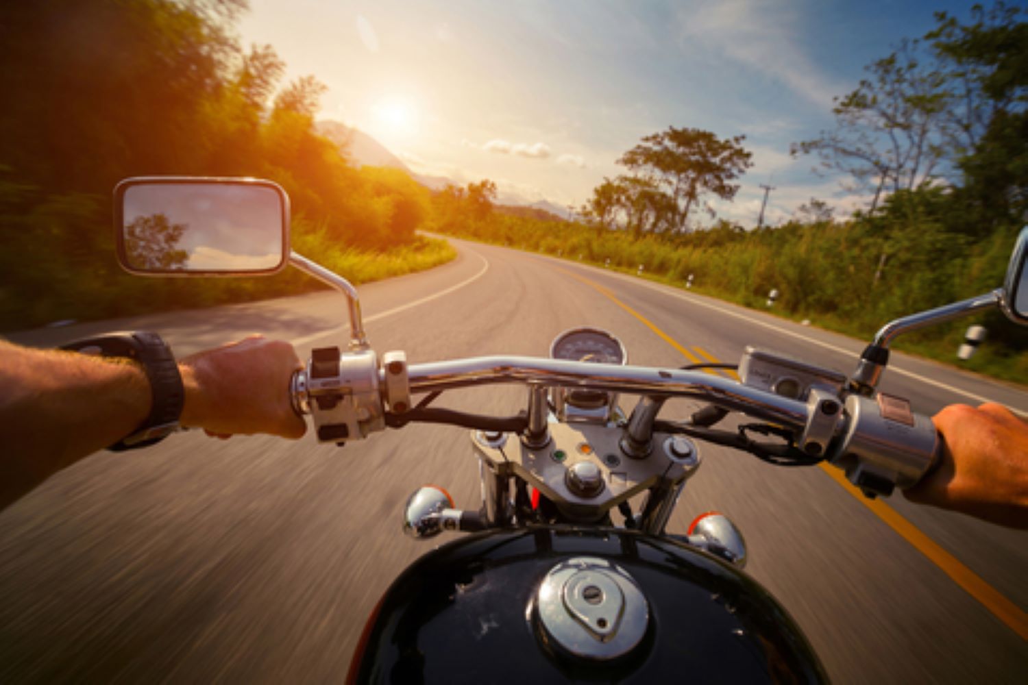 Ești motociclist? Nu vei mai fi obligat să ai extinctor, triunghi reflectorizant și trusă de prim-ajutor