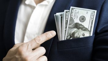 În ce investesc bogații în 2024? Peste 626.000 de oameni câștigă peste 30 milioane de dolari anual