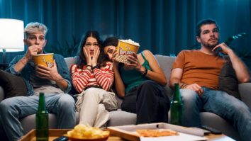 Americanii au început să-și caute prieteni contra cost. În locul aplicațiilor de dating, aleg platforme care îi scot la întâlniri de grup