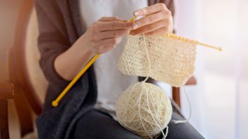 Ce faci cu mâna ta… te face mai inteligent. Ce activități manuale stimulează creierul