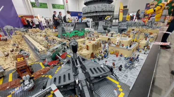 O echipă de români „RoLUG” a intrat în Cartea Recordurilor cu LEGO. Creația lor este inspirată din universul Star Wars