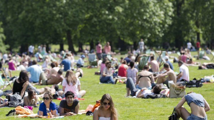 Cea mai caldă vreme a anului e așteptată în acest weekend. Marea Britanie va avea temperaturi mai mari decât Lisabona și Nisa