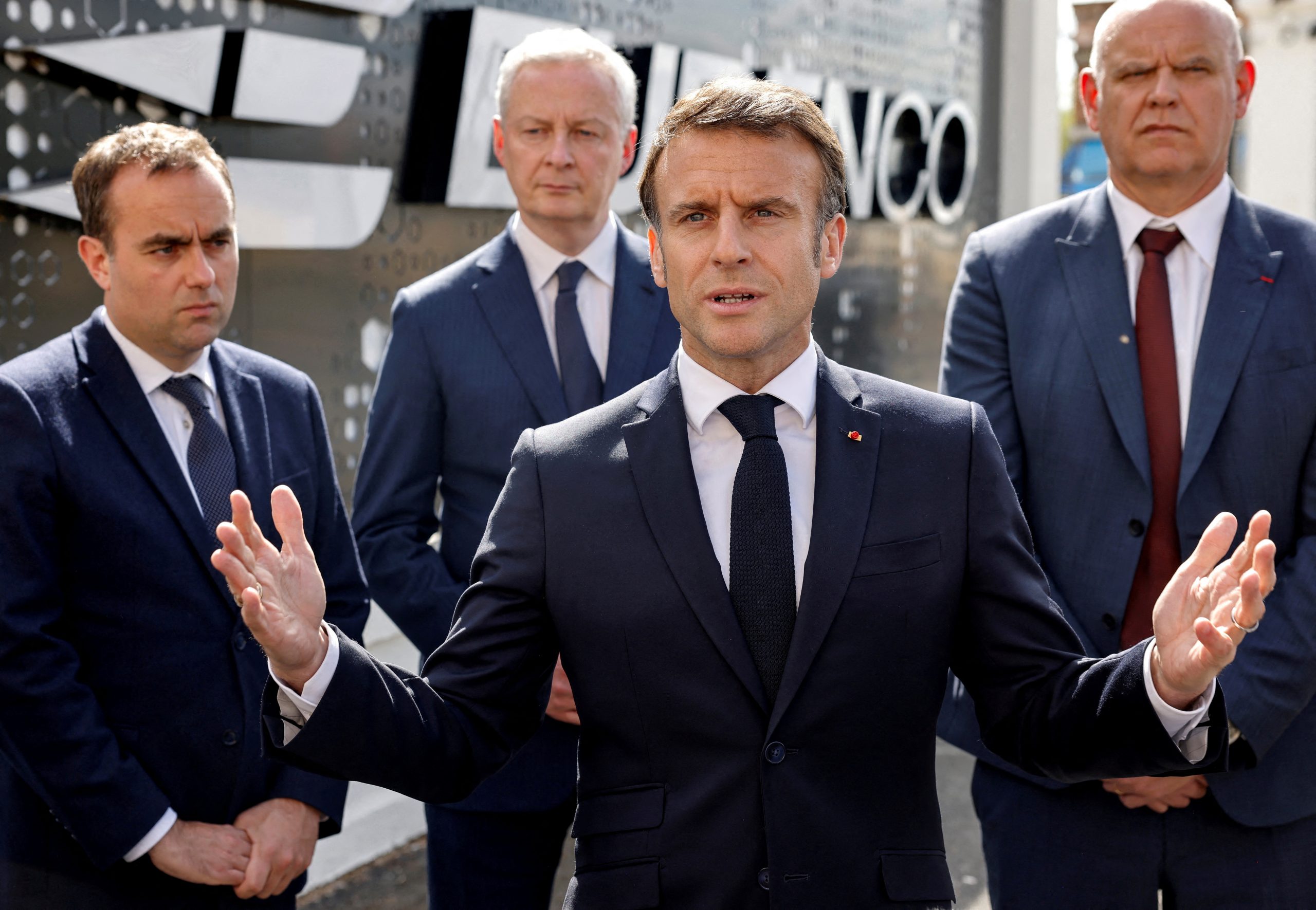 Intră Franța în economie de război? Macron a inaugurat o nouă uzină de pulbere la Toulouse