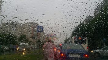 Știi de vreme? Ai parte de cod galben de vânt și maxime care nu trec de 15 grade Celsius