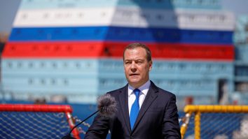 Mesajul delirant al lui Medvedev la adresa NATO: „Trebuie o recompensă maximă pentru capul fiecărui soldat NATO care luptă în Ucraina. Trebuie uciși, arși, aruncați în aer”