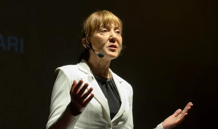 Monica Macovei a fost condamnată la şase luni de închisoare cu suspendare şi prestarea a 60 de zile de muncă neremunerată în folosul comunităţii