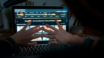 Aplicația care știe dacă navighezi pe site-uri porno. Părinții și copiii își pot urmări istoricul reciproc