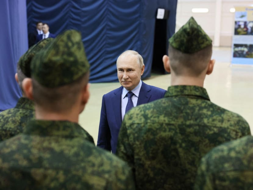 Bloomberg: Putin este hotărât să cucerească întreaga Ucraina, dar mai are nevoie de 300.000 militari