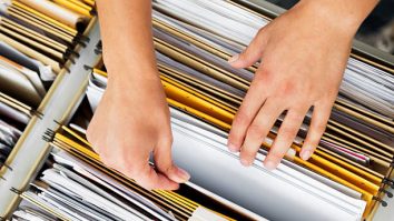 Înscrierea la clasa pregătitoare se face printr-un dosar cu copii xerox. Expert în Educație: „Vom ajunge în următoarea etapă atunci când școlile vor avea capacitatea să respecte confidențialitatea GDPR”