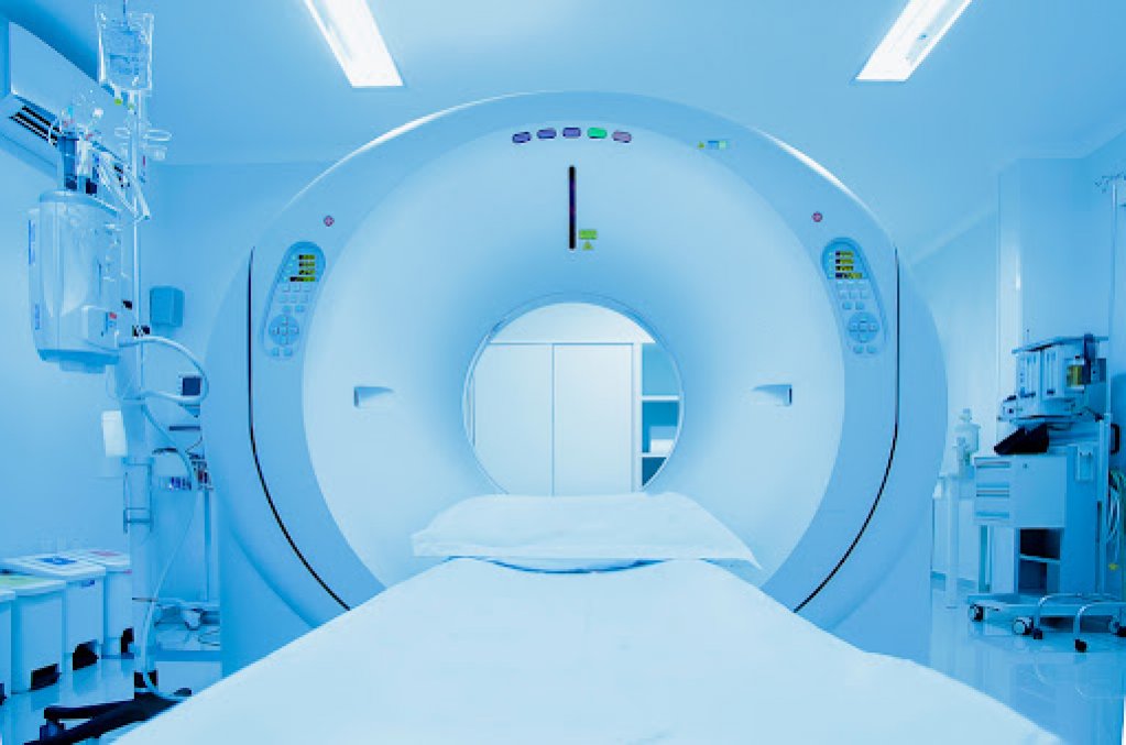Cel mai mare aparat RMN se testează la Paris. Care este diferența dintre acesta și cele deja existente