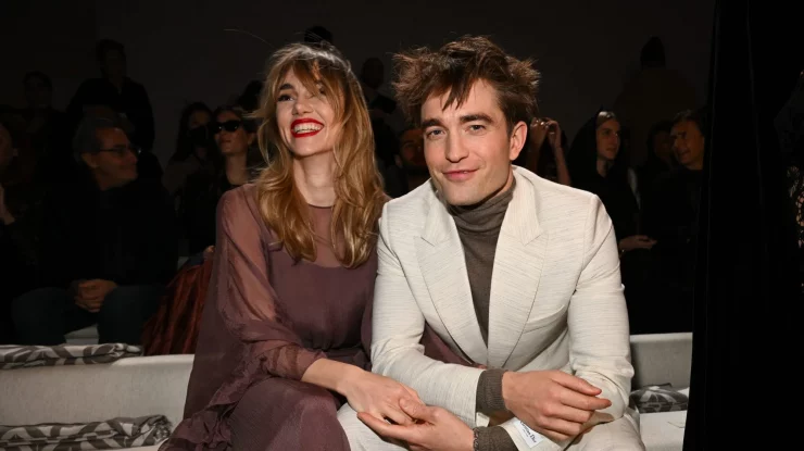 Robert Pattinson și modelul Suki Waterhouse au devenit părinți pentru prima dată