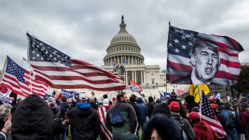 Cine va conduce America? Legea va avea un cuvânt de spus în războiul dintre Trump și Biden