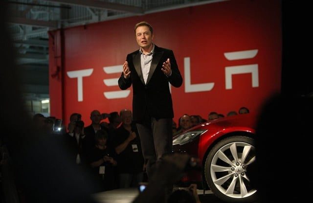 Tesla avansează noi modele, în timp ce profiturile se prăbușesc. Când ar putea fi lansate