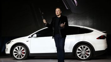 Tesla își reduce forța de muncă cu peste 10%. Compania are peste 140.000 de angajați în întreaga lume