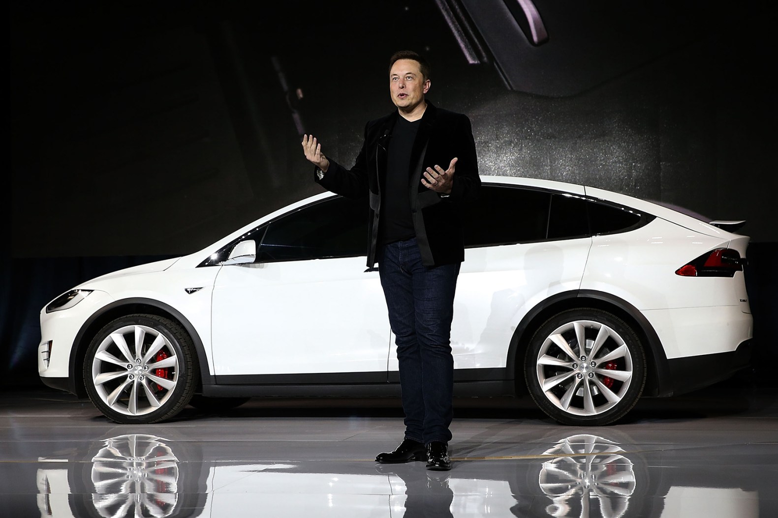 Tesla își reduce forța de muncă cu peste 10%. Compania are peste 140.000 de angajați în întreaga lume