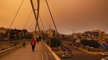 FOTO. Praful saharian acoperă Grecia. Cum e afectată România