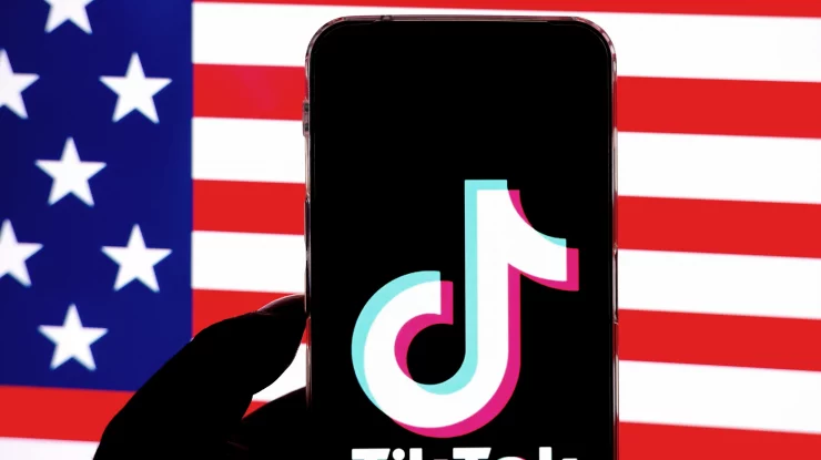 TikTok restabilește serviciile în SUA după promisiunea lui Trump