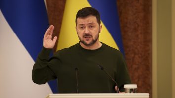 Un bărbat suspectat că a ajutat la planificarea unui asasinat asupra lui Volodimir Zelenski a fost arestat în Polonia