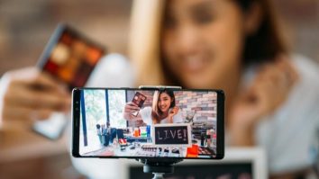 Cât mai costă „cursul” pe TikTok? Tot mai mulți studenți folosesc platforma pentru a-și plăti chiria sau facultatea