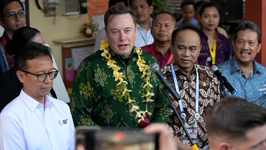 Elon Musk aduce internetul Starlink în Indonezia