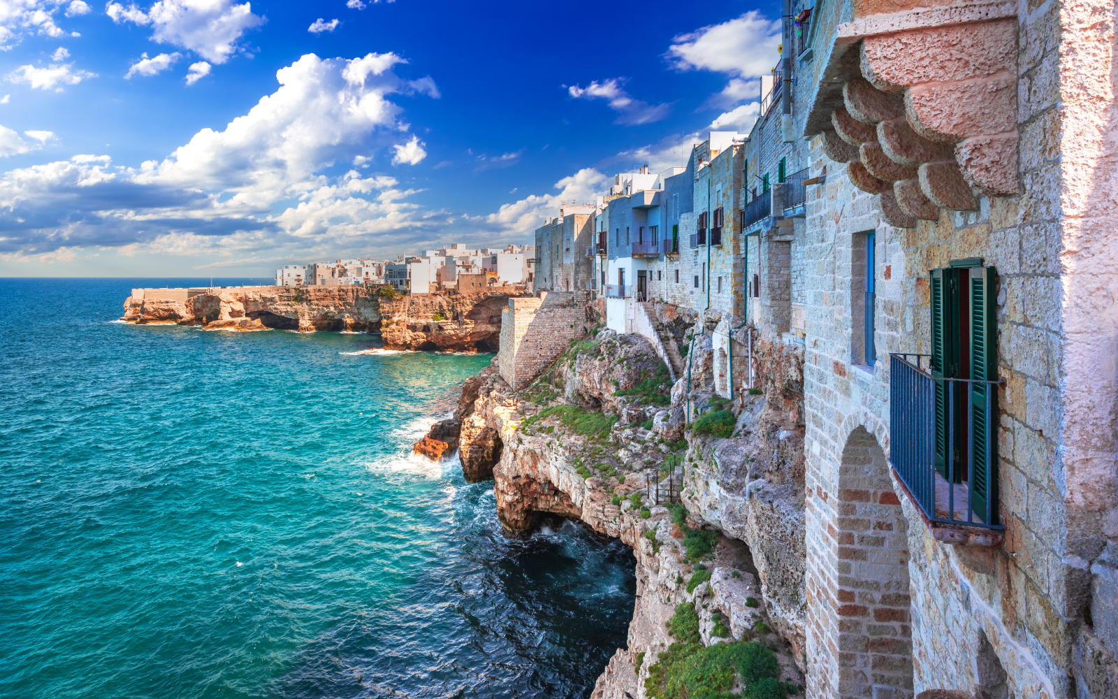 Pe unde mai pleci în vacanță? Circuitul în Puglia, recomandat pentru vară, cuprinde 18 orașe și insule. Care sunt prețurile