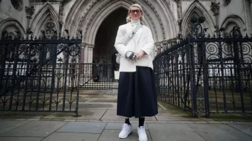 Sarah a rămas fără un braț în urma unui accident la metrou. Cum o ajută noua proteză bionică cu A.I.