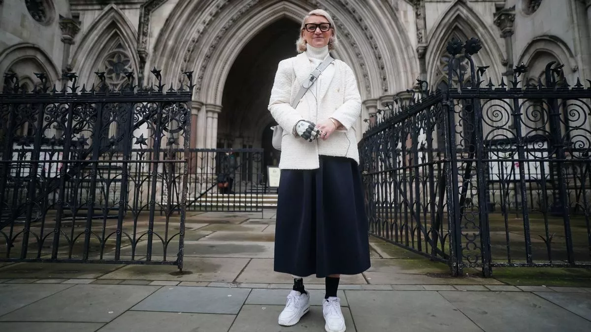 Sarah a rămas fără un braț în urma unui accident la metrou. Cum o ajută noua proteză bionică cu A.I.