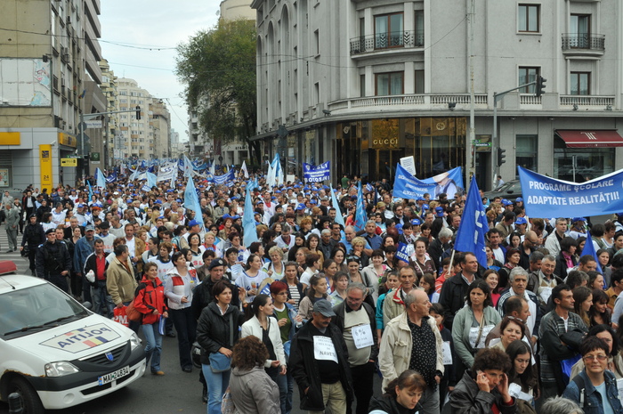Sindicaliștii protestează în fața Guvernului: „Respect pentru muncă și cei care muncesc!”