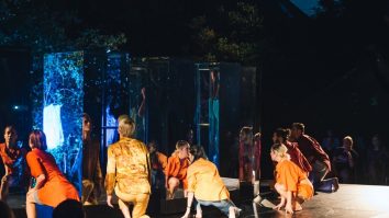 Elevii școlii gimnaziale din Rediu, Galați pregătesc spectacolul Muzicienii, în cadrul proiectului Creștem prin teatru, derulat de Fundația pentru Istorie, Cultură și Educație