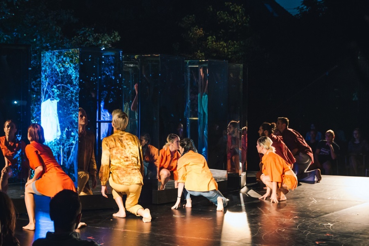 Elevii școlii gimnaziale din Rediu, Galați pregătesc spectacolul Muzicienii, în cadrul proiectului Creștem prin teatru, derulat de Fundația pentru Istorie, Cultură și Educație