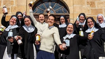 Dincolo era mai ieftin. Un grup de măicuțe din Franța și-a făcut magazin online pentru a plăti facturile mănăstirii