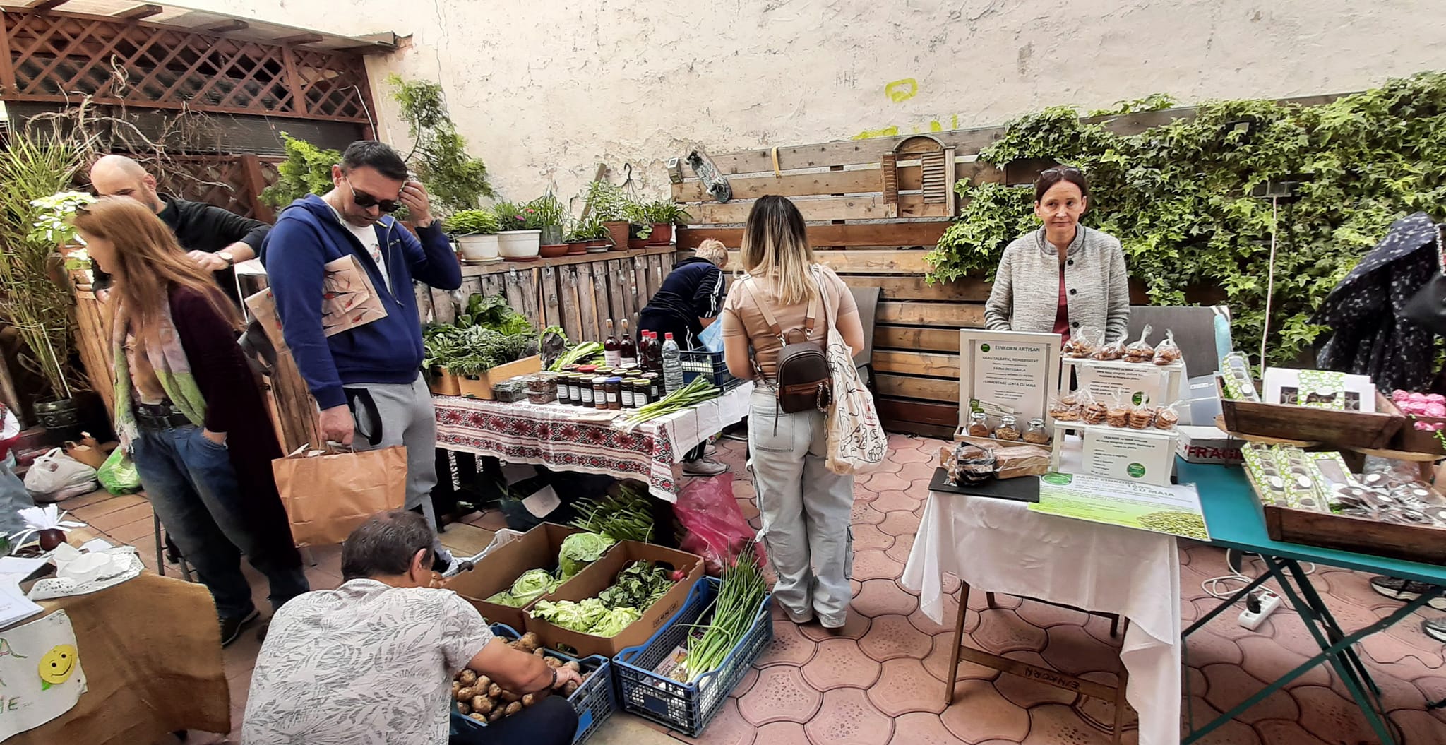 La Piața ALTFEL ai de ales dintr-o multitudine de produse ale producătorilor locali. Tania Nicoară: „Trebuie să știm să citim eticheta și mai ales să învățăm să o traducem, pentru a mânca sănătos”