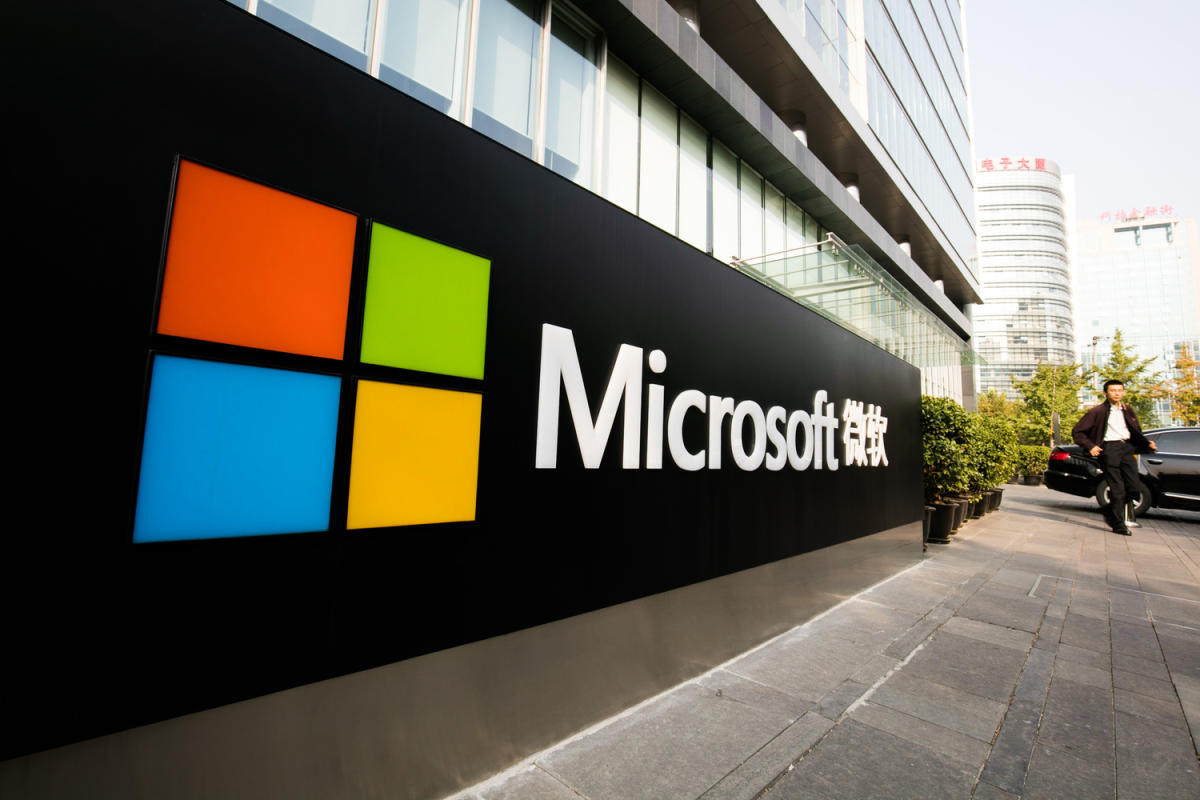 Microsoft îndeamnă sutele de angajați din domeniul A.I. să ia în considerare posibilitatea de a părăsi China. De ce a luat gigantul tehnologic această decizie