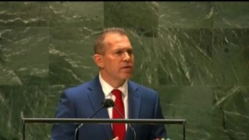 VIDEO. Adunarea Generală a ONU recunoaște Palestina ca stat / Ambasadorul Israelului a rupt Carta ONU