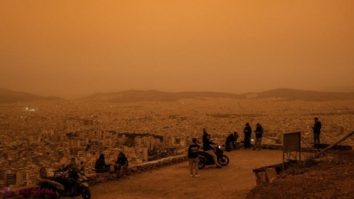 Un nou val de praf saharian ajunge în România. ANM: Depunerile de praf vor putea fi observate în mai multe zone