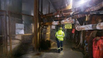 Femeile din Ucraina sunt nevoite să lucreze în mine pentru a putea trăi. Ce declară guvernul