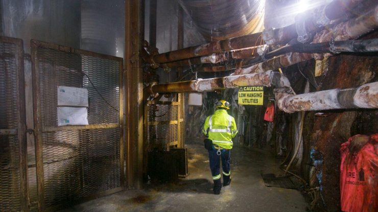 Femeile din Ucraina sunt nevoite să lucreze în mine pentru a putea trăi. Ce declară guvernul